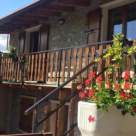 Laura Mit Seeblick Und Garten Sommavilla