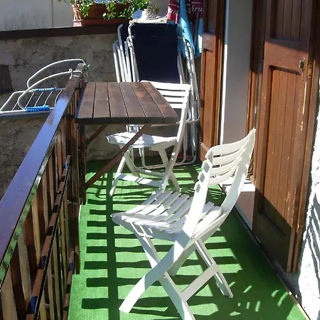 Laura Mit Seeblick Und Garten Apartment