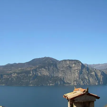 Laura Mit Seeblick Und Garten *